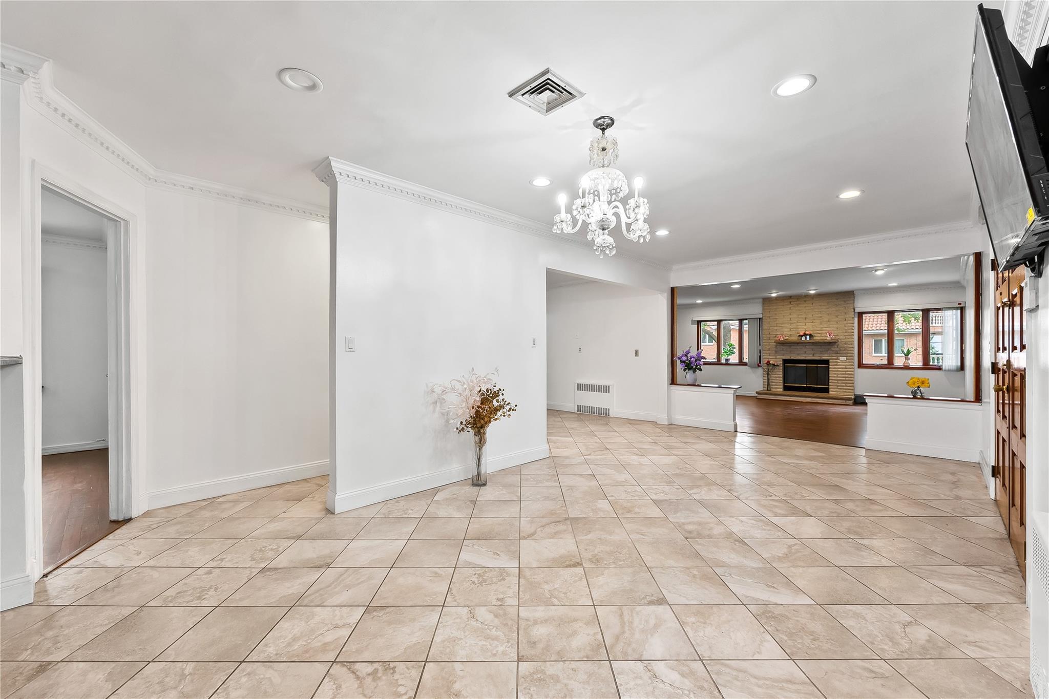 Single Family 11th  Queens, NY 11357, MLS-887119-7