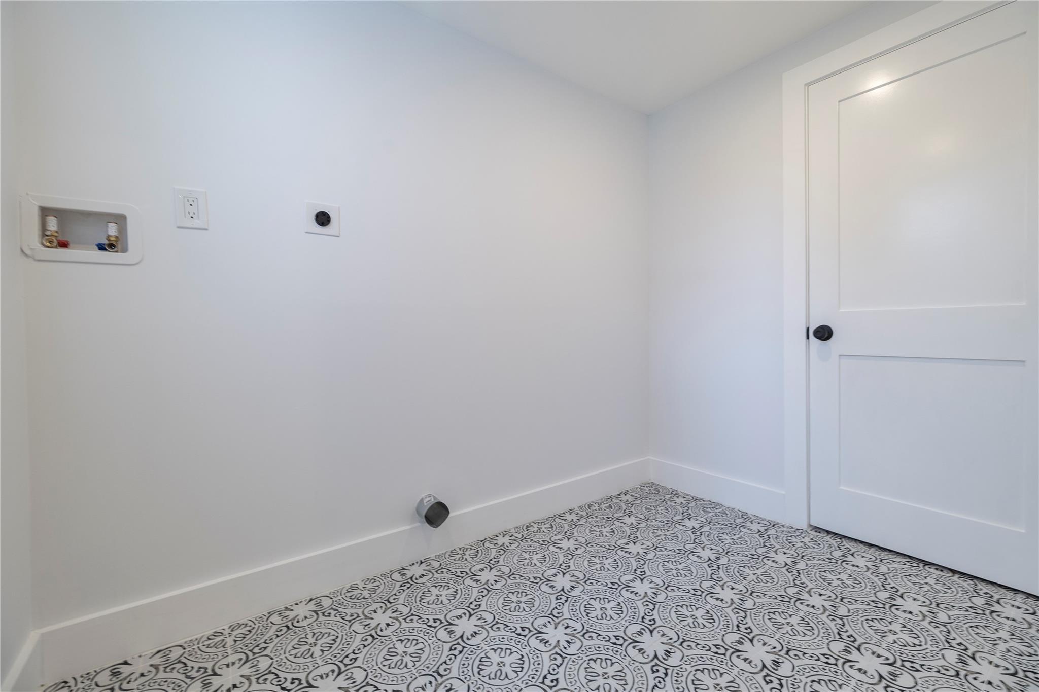 Single Family Central Suffolk County, NY 11701, MLS-887129-25