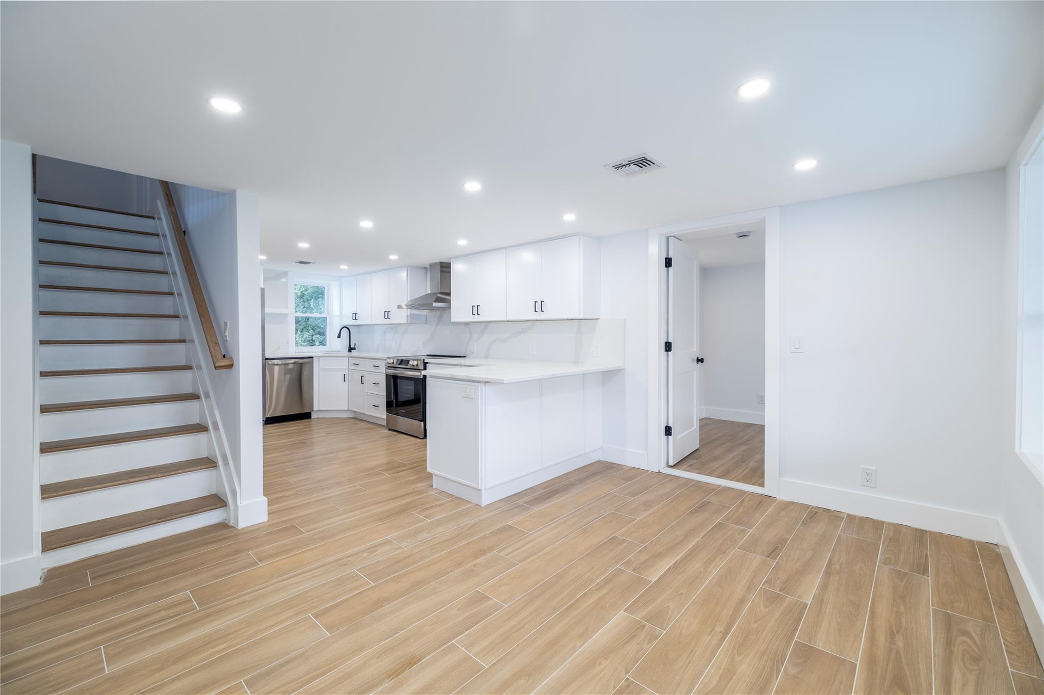 Single Family Central Suffolk County, NY 11701, MLS-887129-9