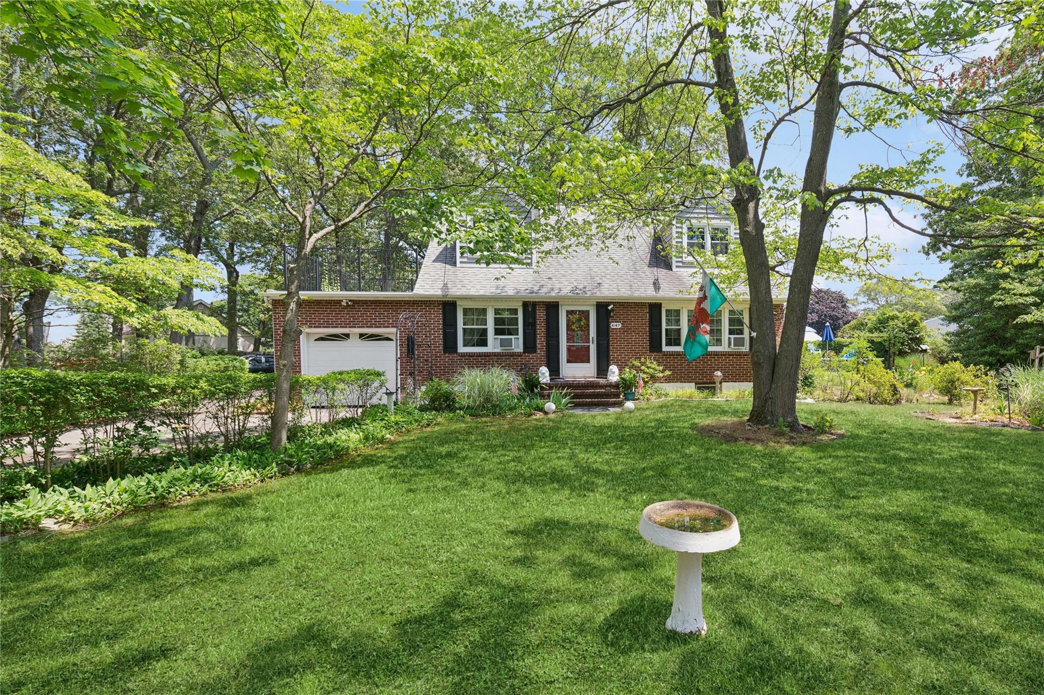 Single Family Union  Suffolk County, NY 11742, MLS-887130-35