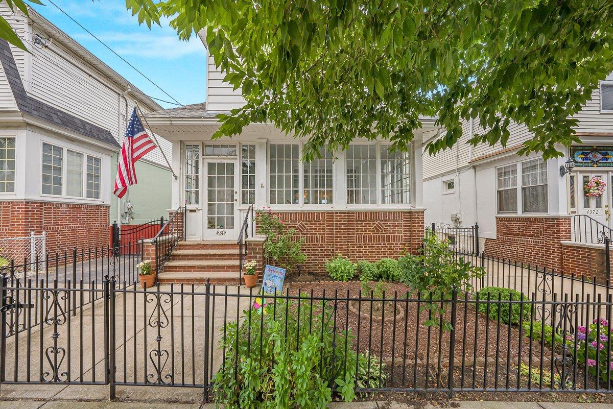 Single Family Katonah  Bronx, NY 10470, MLS-887184-2