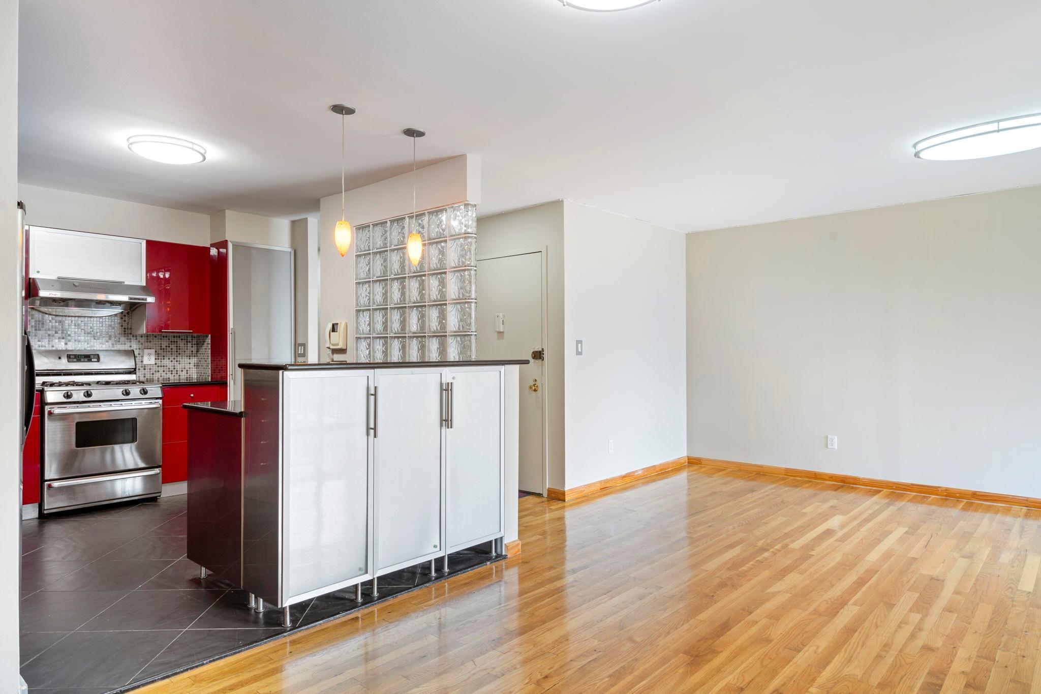 Condo 164th  Queens, NY 11365, MLS-887216-9