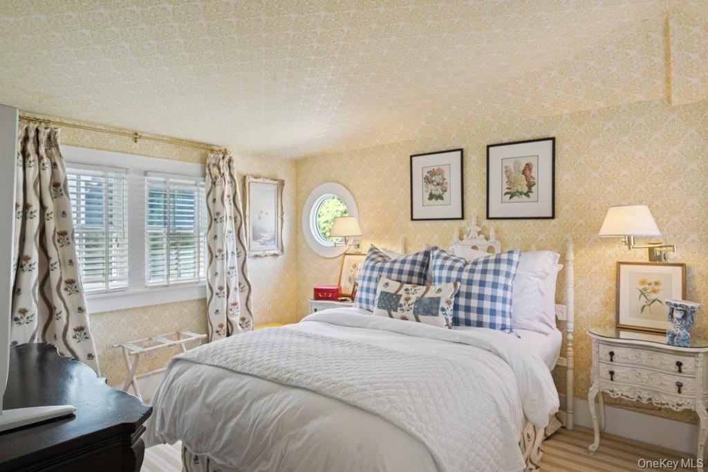 Single Family Halsey Street  Suffolk County, NY 11968, MLS-887220-27