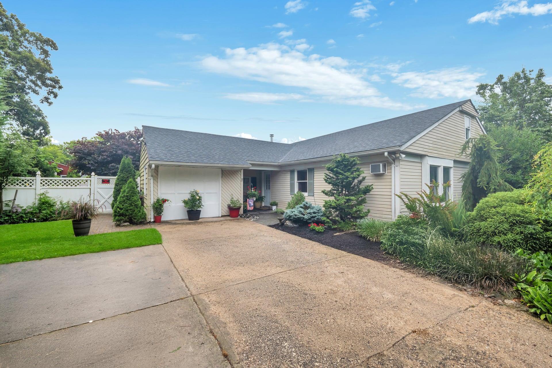Single Family Grand Canyon  Suffolk County, NY 11727, MLS-887226-2