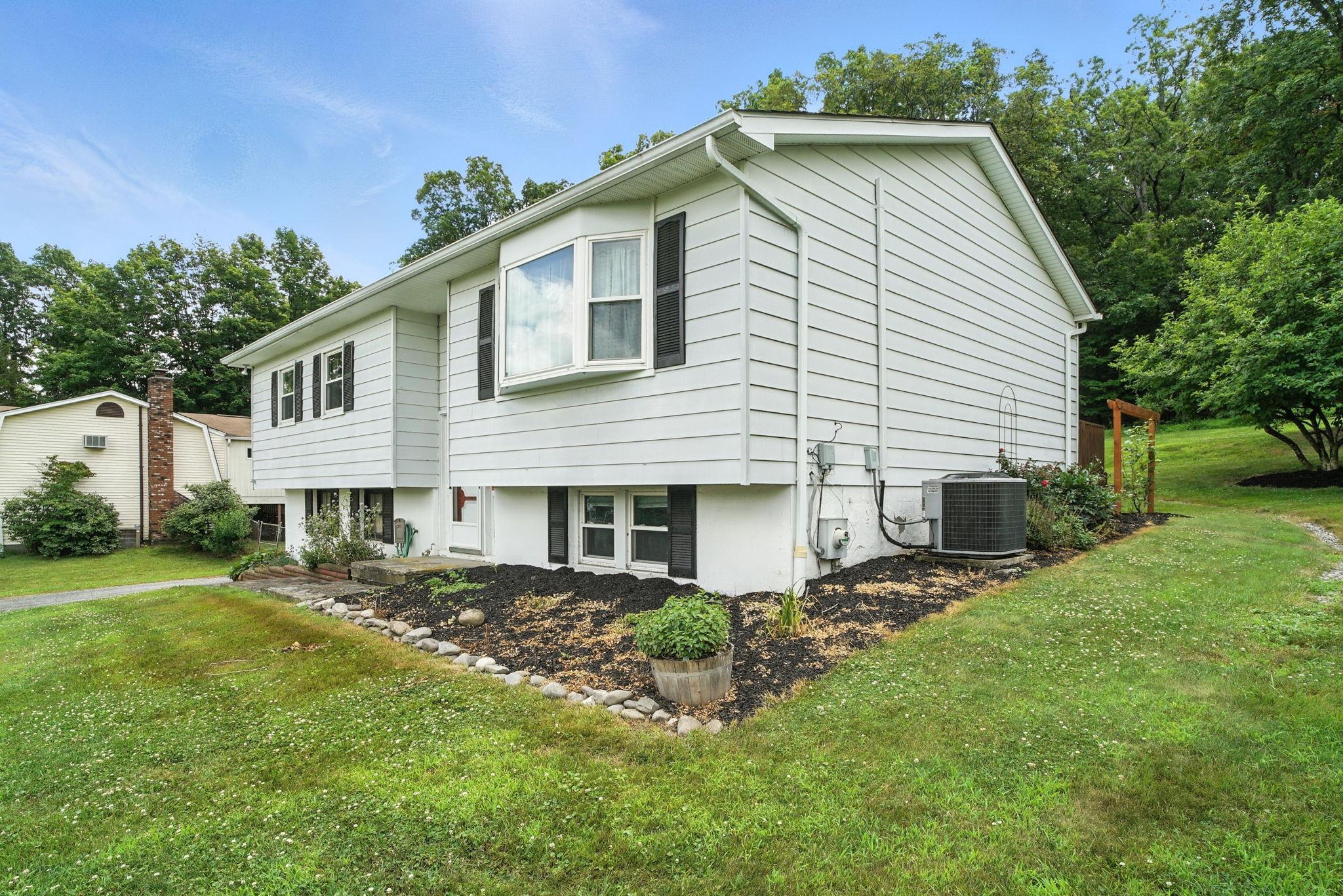 Single Family Dussenbury  Orange County, NY 10921, MLS-887228-21