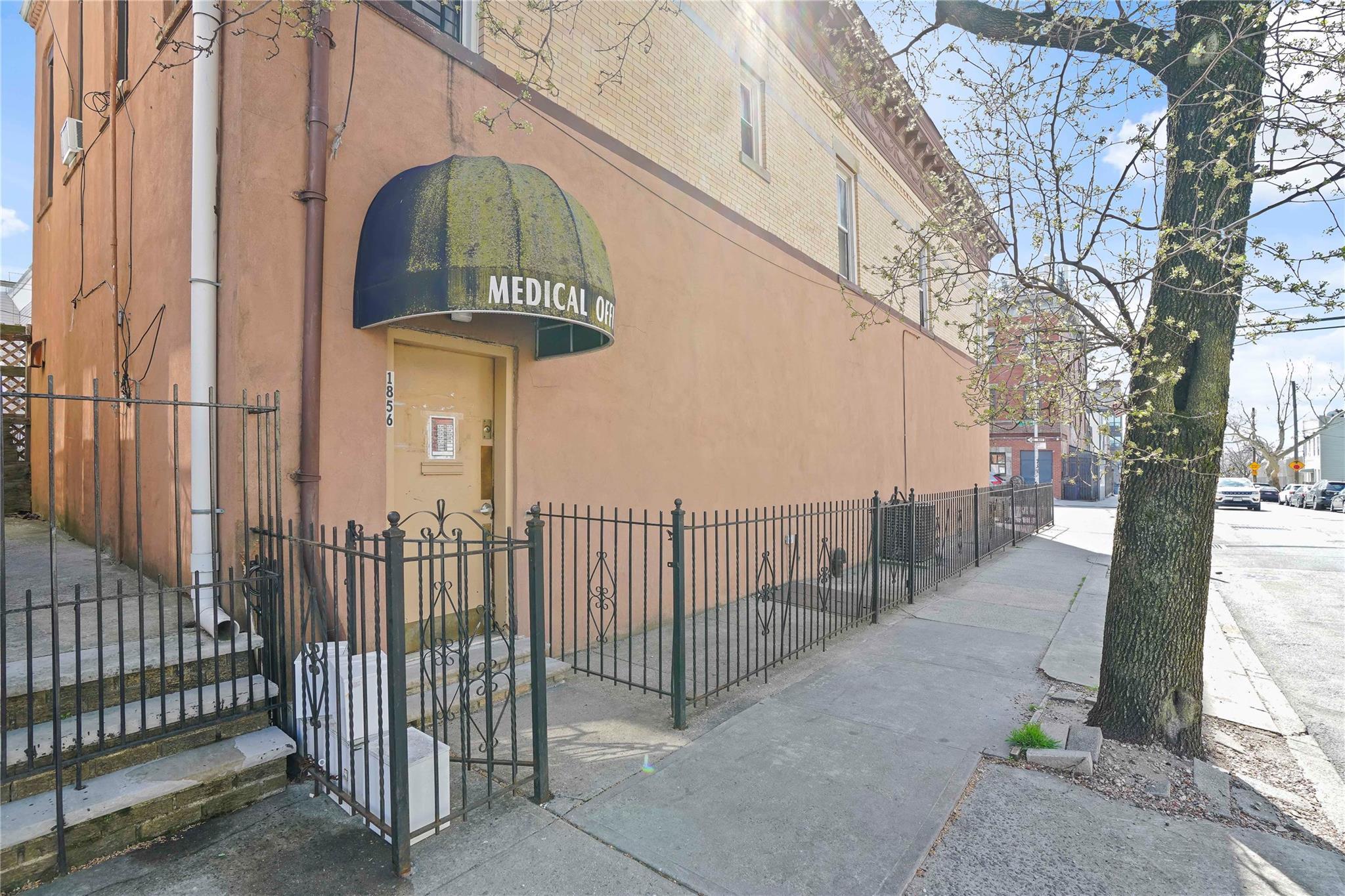 Commercial Sale Onderdonk  Queens, NY 11385, MLS-887263-3