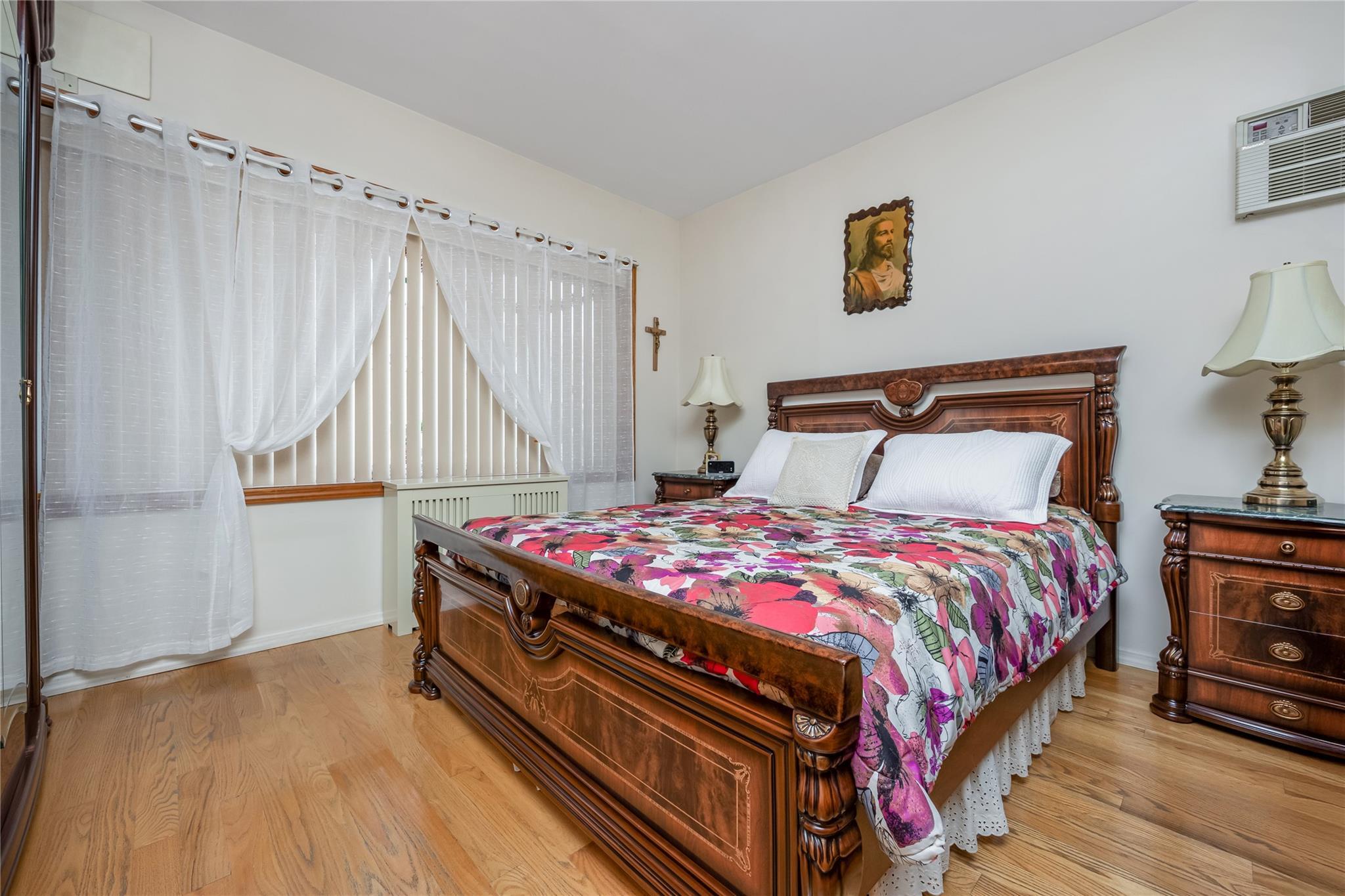 Single Family 75th  Queens, NY 11379, MLS-887265-23