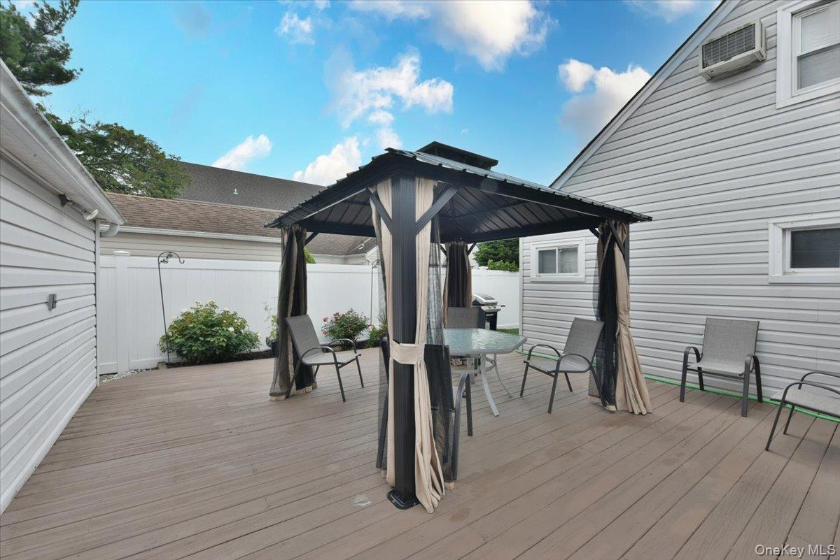 Single Family Seaford  Nassau County, NY 11758, MLS-887306-18