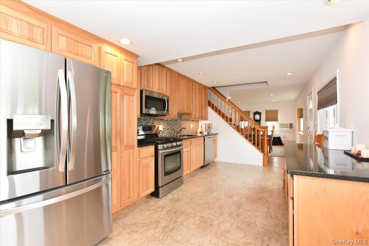 Single Family Seaford  Nassau County, NY 11758, MLS-887306-8