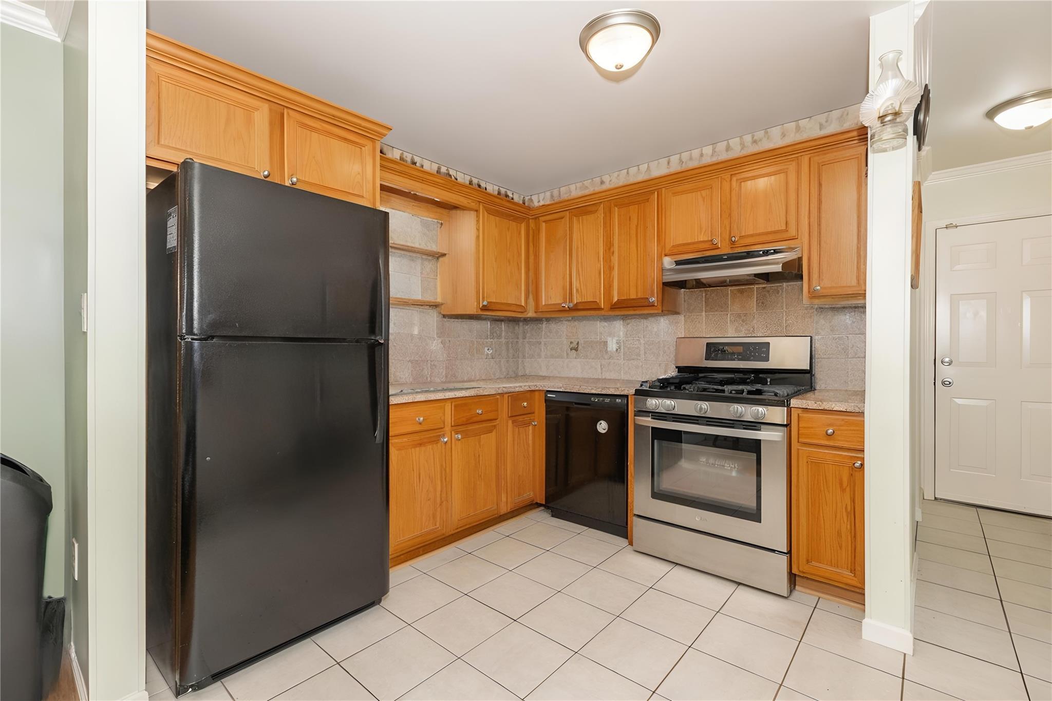 Single Family 3rd  Suffolk County, NY 11706, MLS-887327-4