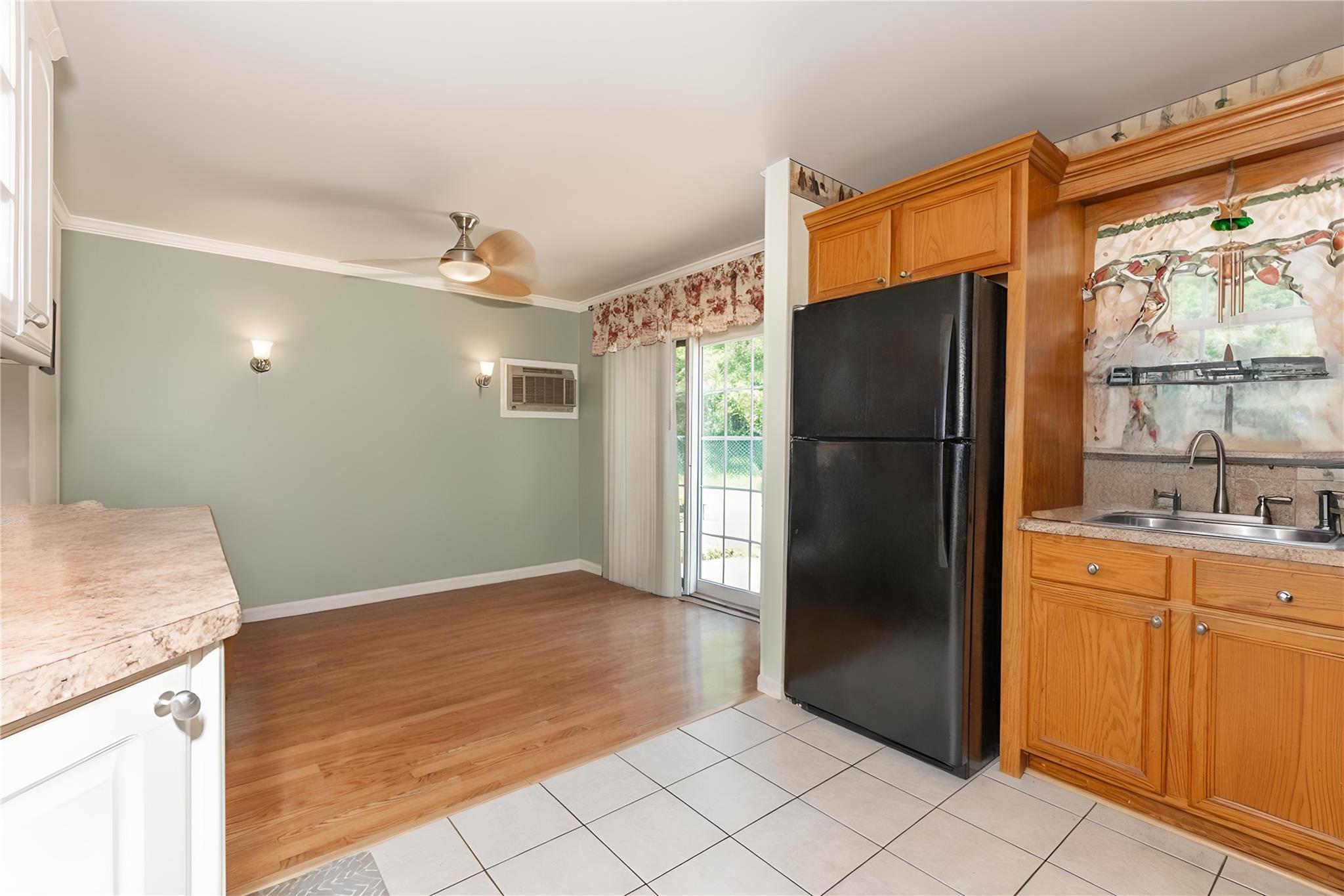 Single Family 3rd  Suffolk County, NY 11706, MLS-887327-5