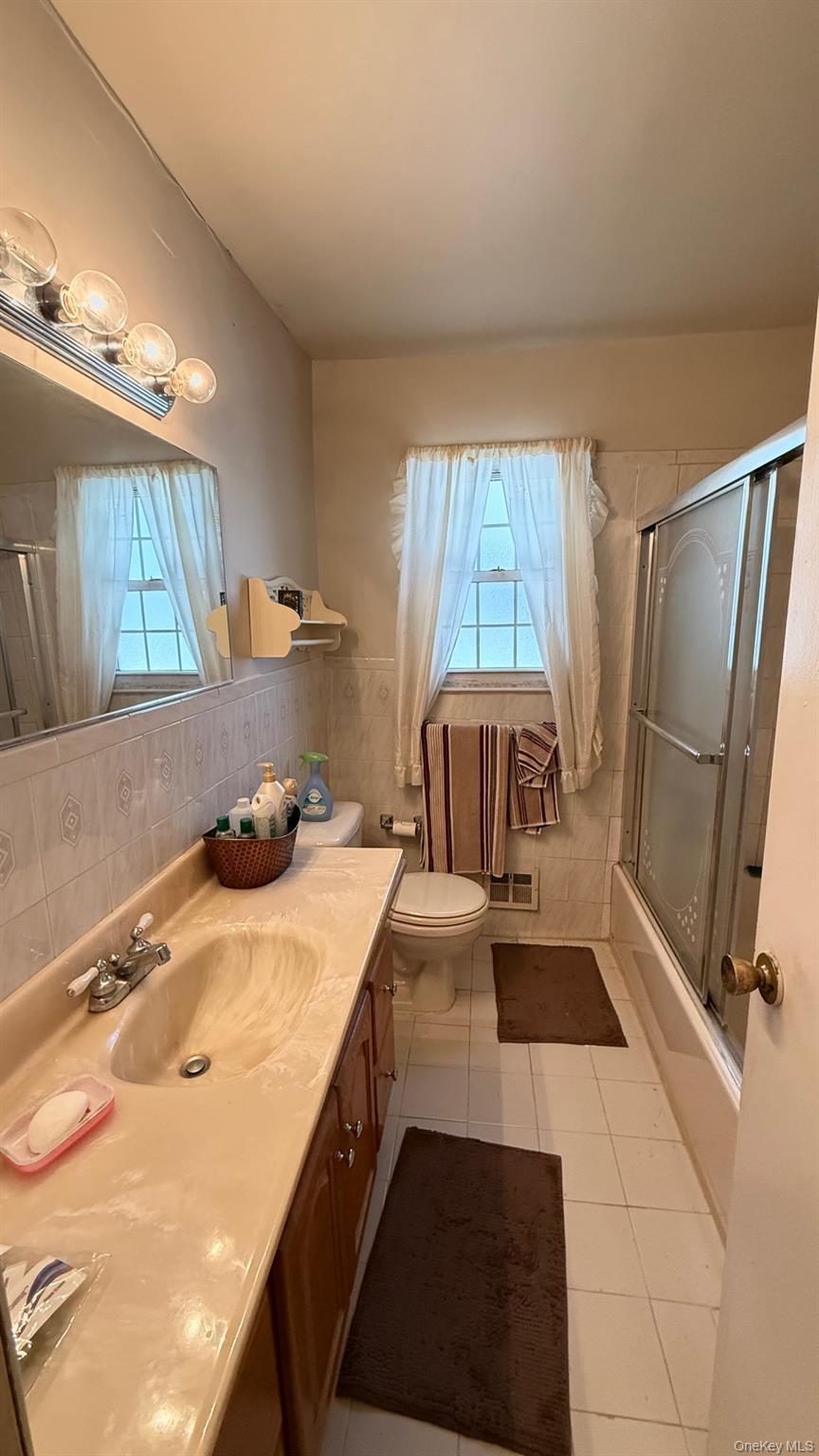 Single Family 227th  Queens, NY 11413, MLS-887398-16