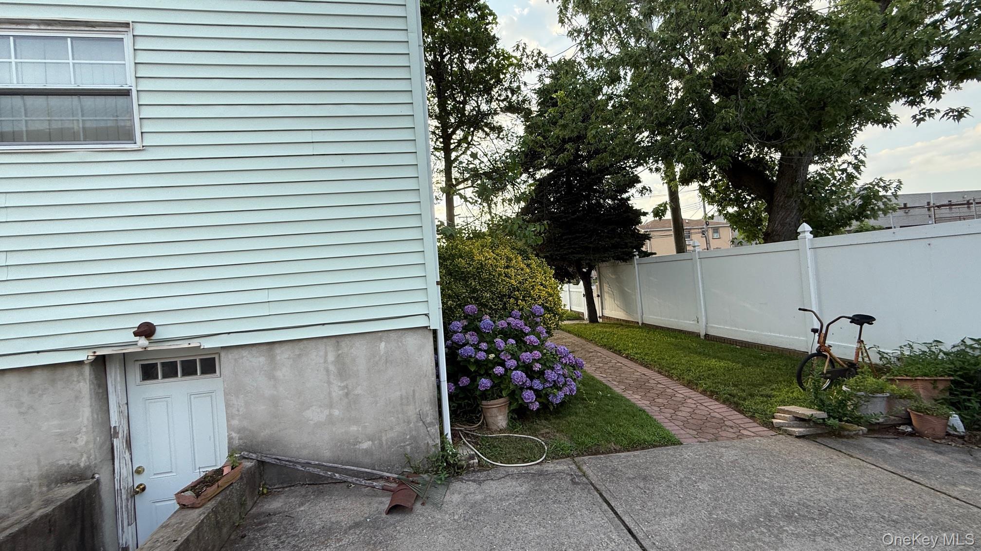 Single Family 227th  Queens, NY 11413, MLS-887398-4