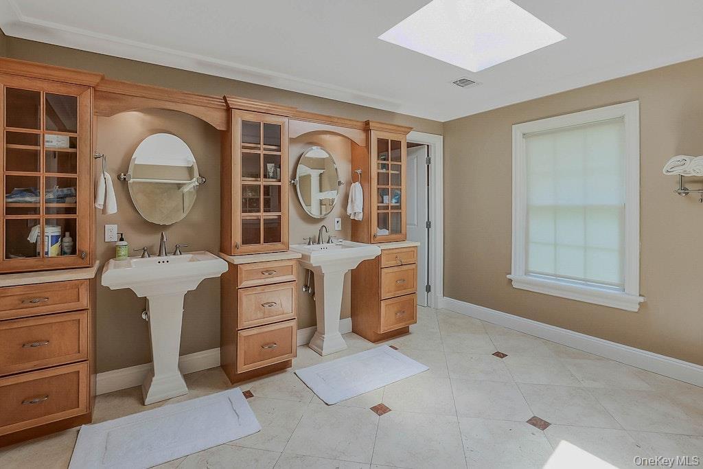 Single Family Sherwood Gate Nassau County, NY 11771, MLS-887406-18