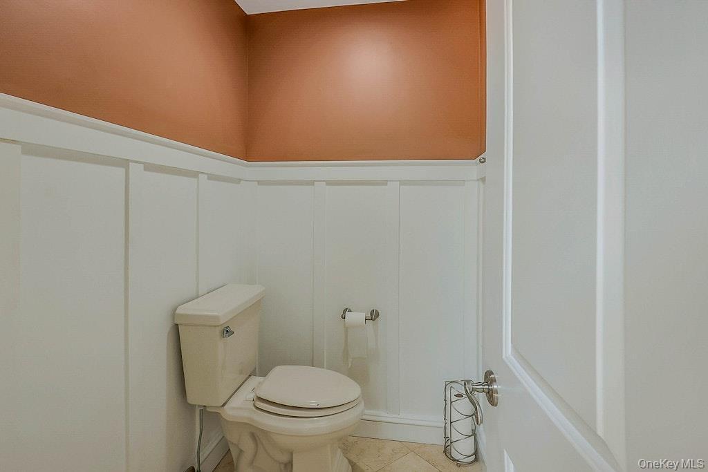 Single Family Sherwood Gate Nassau County, NY 11771, MLS-887406-19