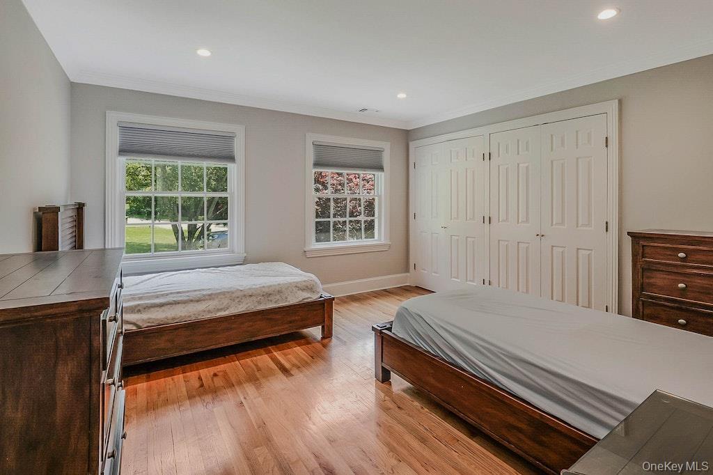 Single Family Sherwood Gate Nassau County, NY 11771, MLS-887406-24