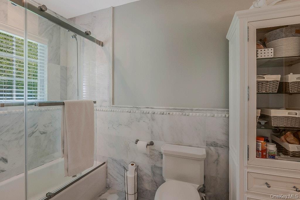 Single Family Sherwood Gate Nassau County, NY 11771, MLS-887406-25