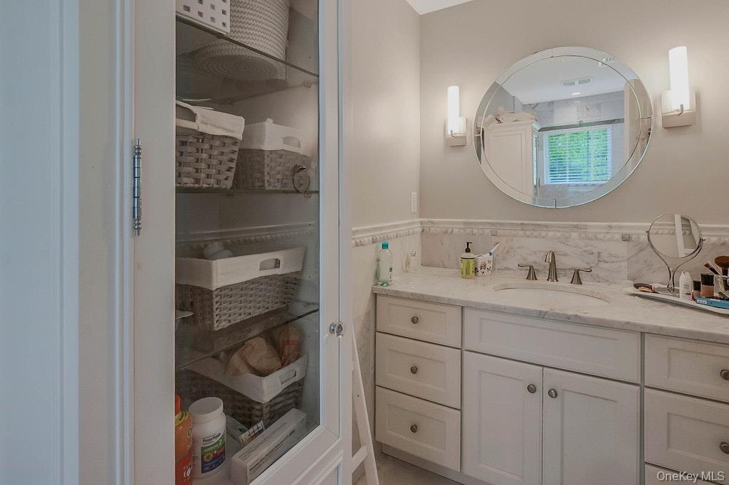 Single Family Sherwood Gate Nassau County, NY 11771, MLS-887406-26