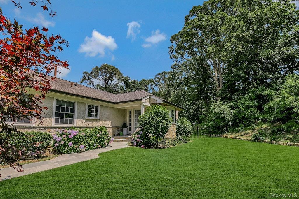 Single Family Sherwood Gate Nassau County, NY 11771, MLS-887406-36