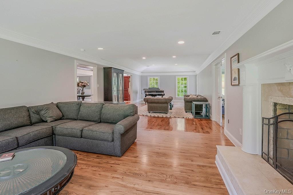 Single Family Sherwood Gate Nassau County, NY 11771, MLS-887406-6