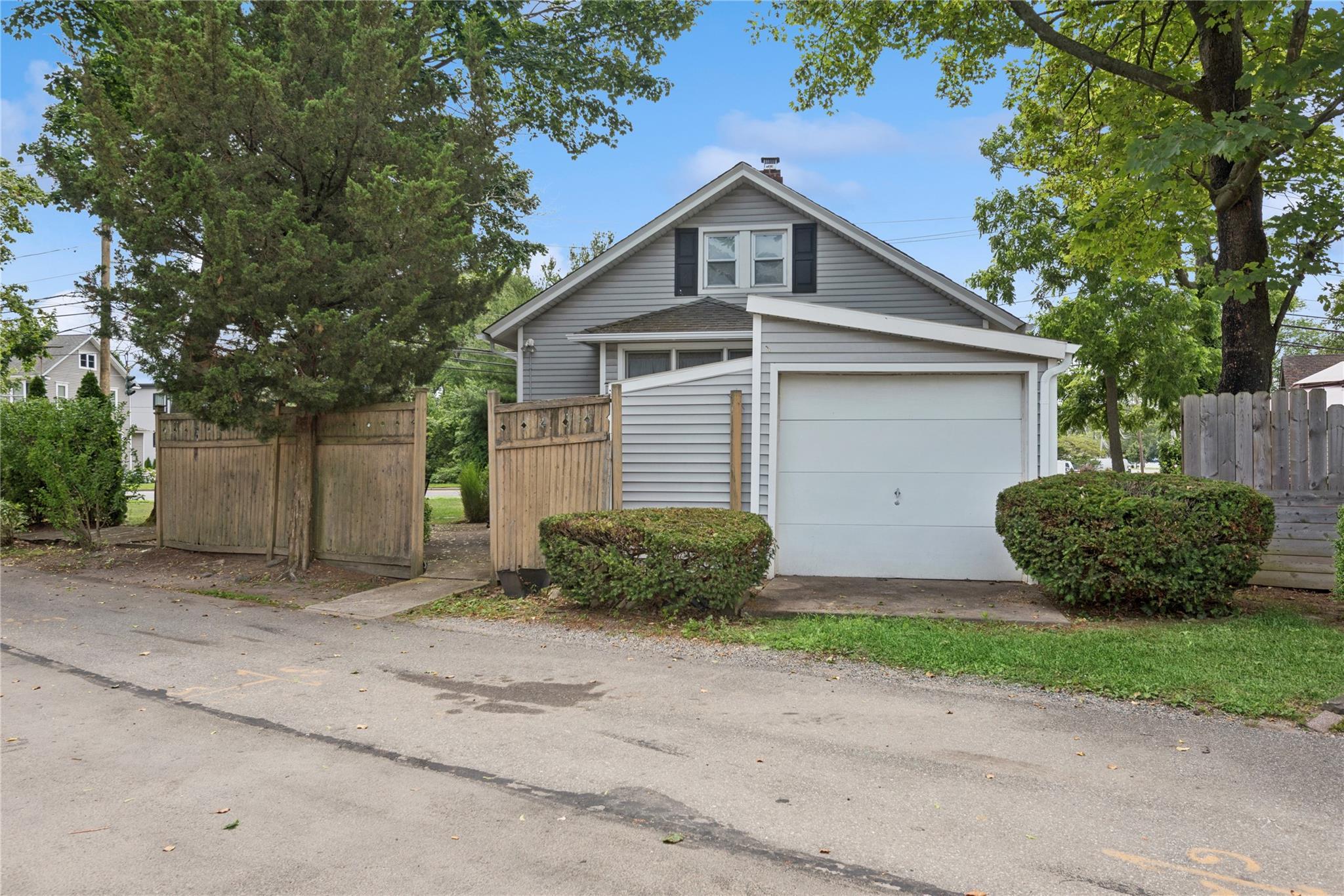 Single Family Little East Neck  Suffolk County, NY 11702, MLS-887412-4
