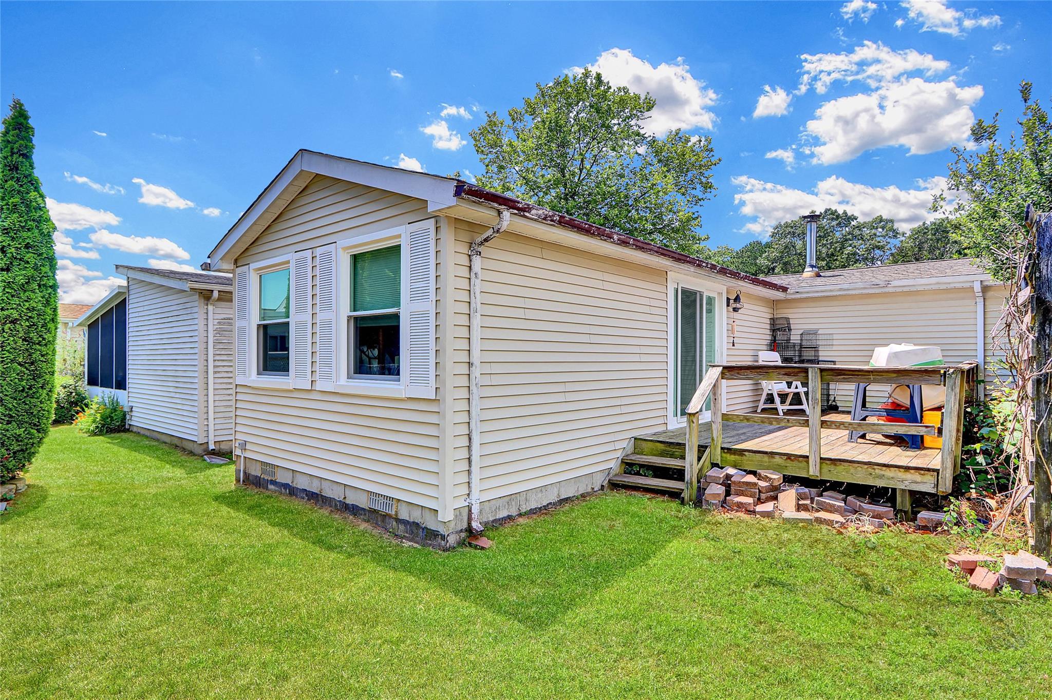 Single Family Village Circ W  Suffolk County, NY 11949, MLS-887454-16