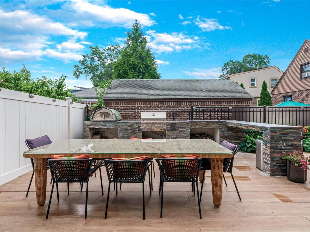 Single Family 67th  Queens, NY 11365, MLS-887459-39