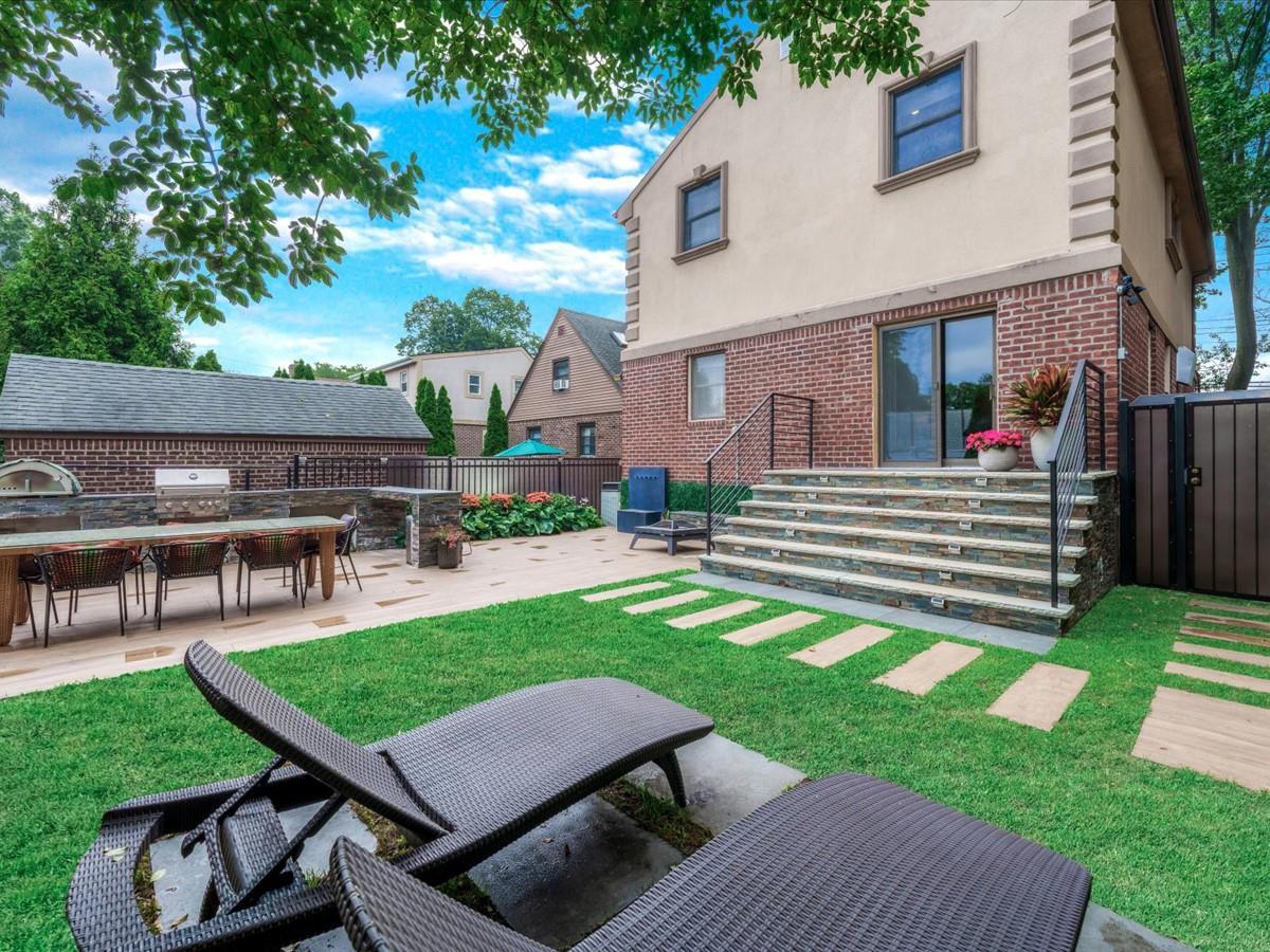 Single Family 67th  Queens, NY 11365, MLS-887459-41