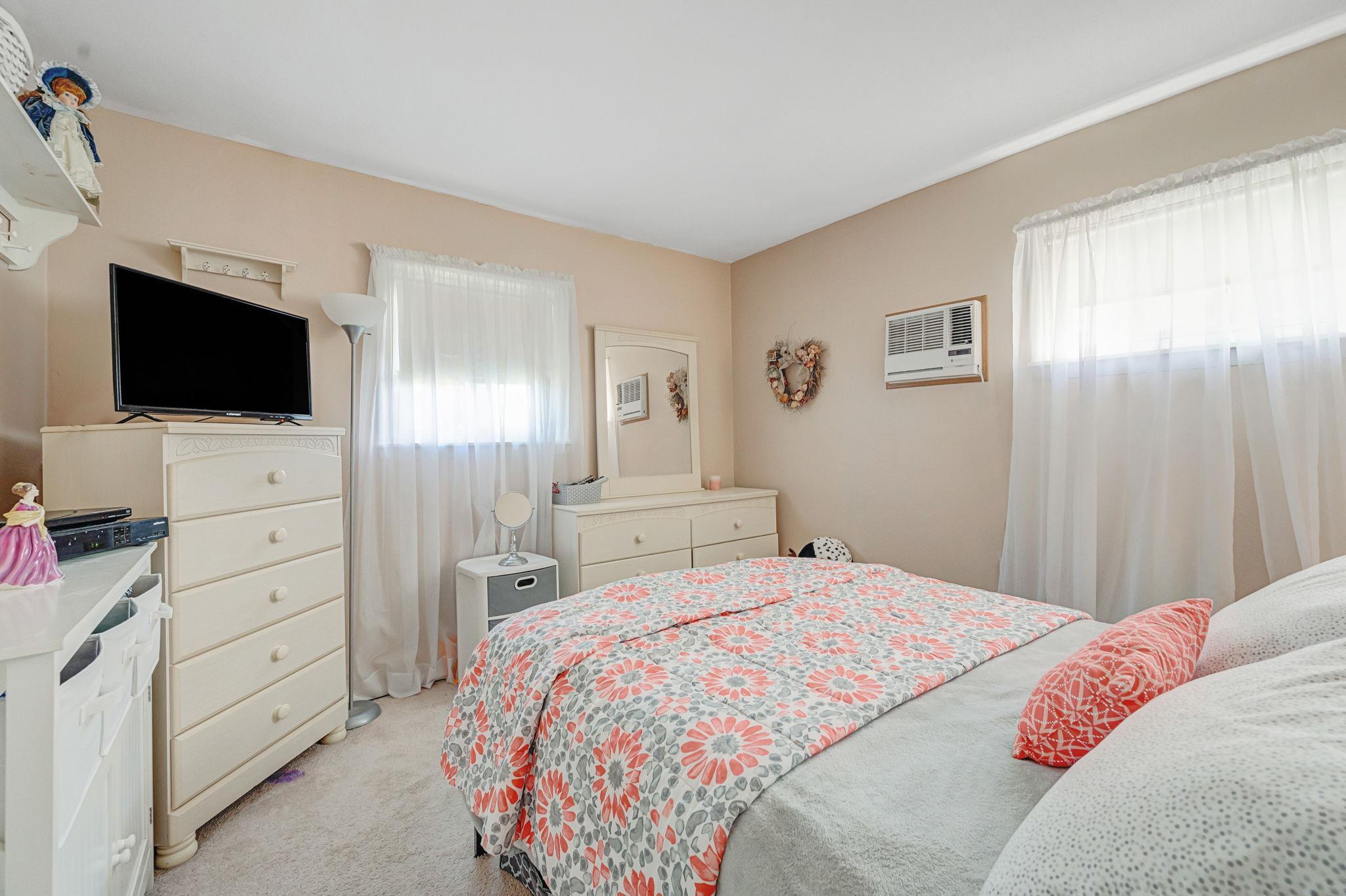 Single Family Stuyvesant  Suffolk County, NY 11776, MLS-887474-15