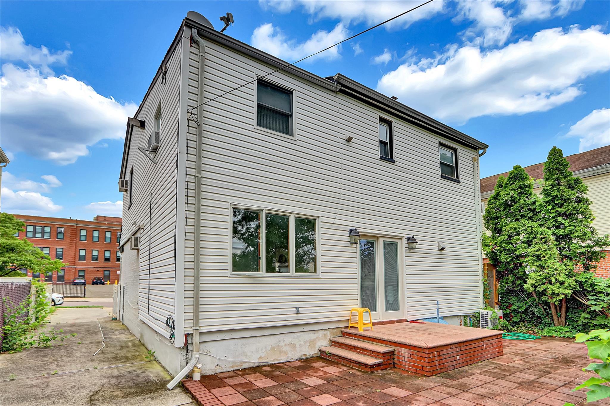 Single Family 213th  Queens, NY 11364, MLS-887528-22