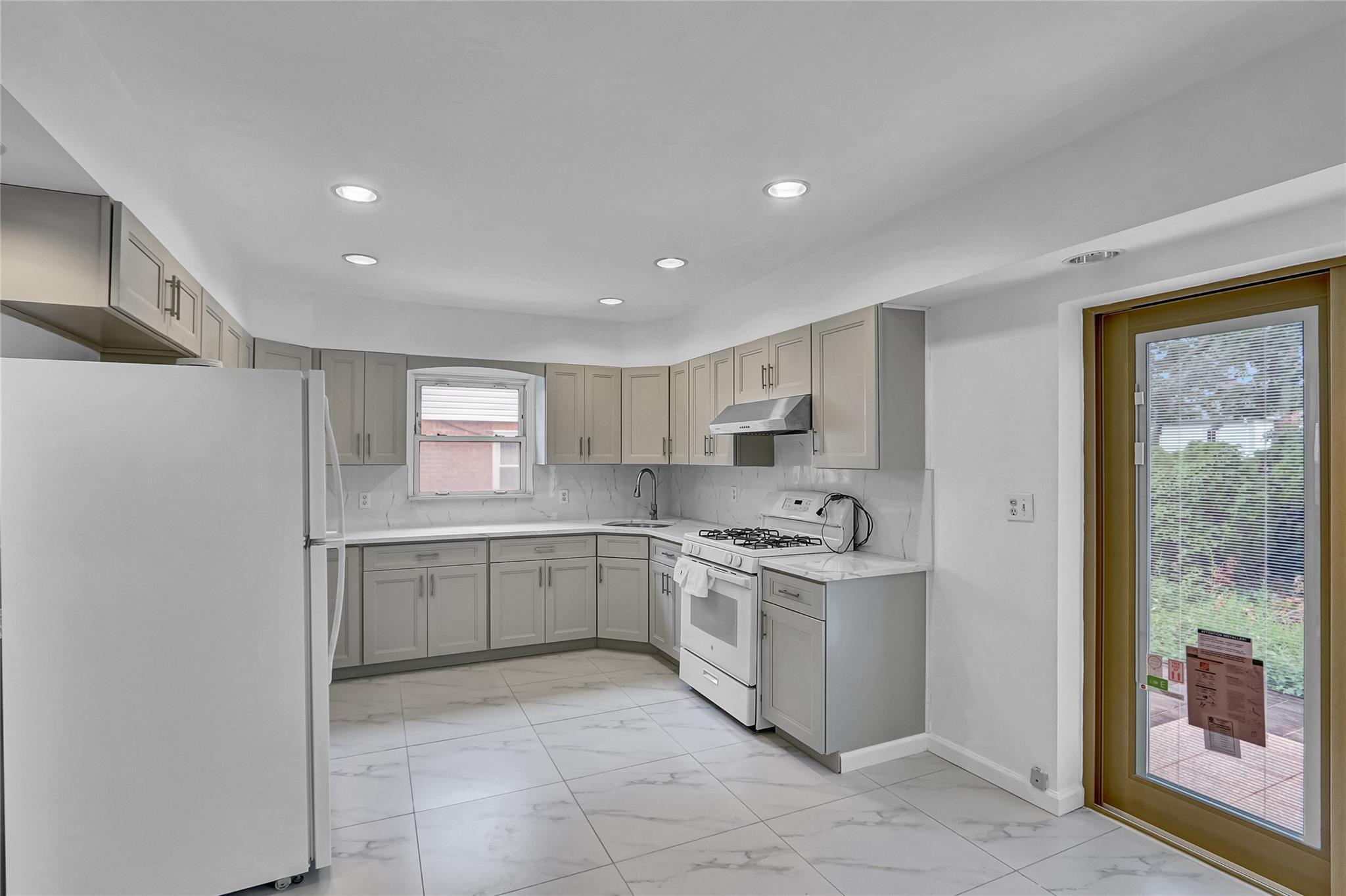 Single Family 213th  Queens, NY 11364, MLS-887528-3