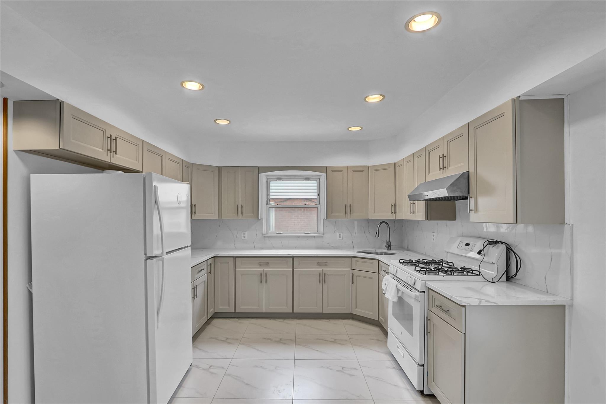 Single Family 213th  Queens, NY 11364, MLS-887528-4