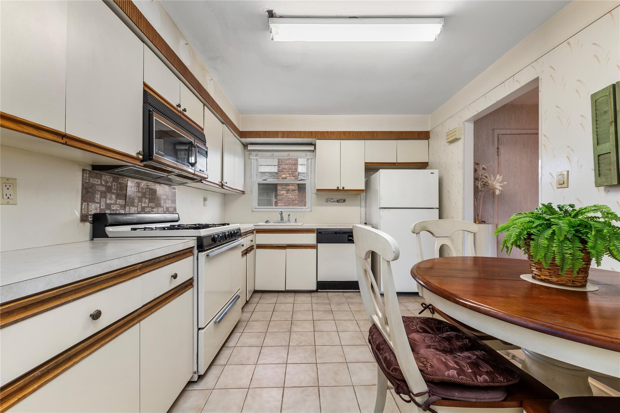 Single Family 11th  Queens, NY 11357, MLS-887538-12