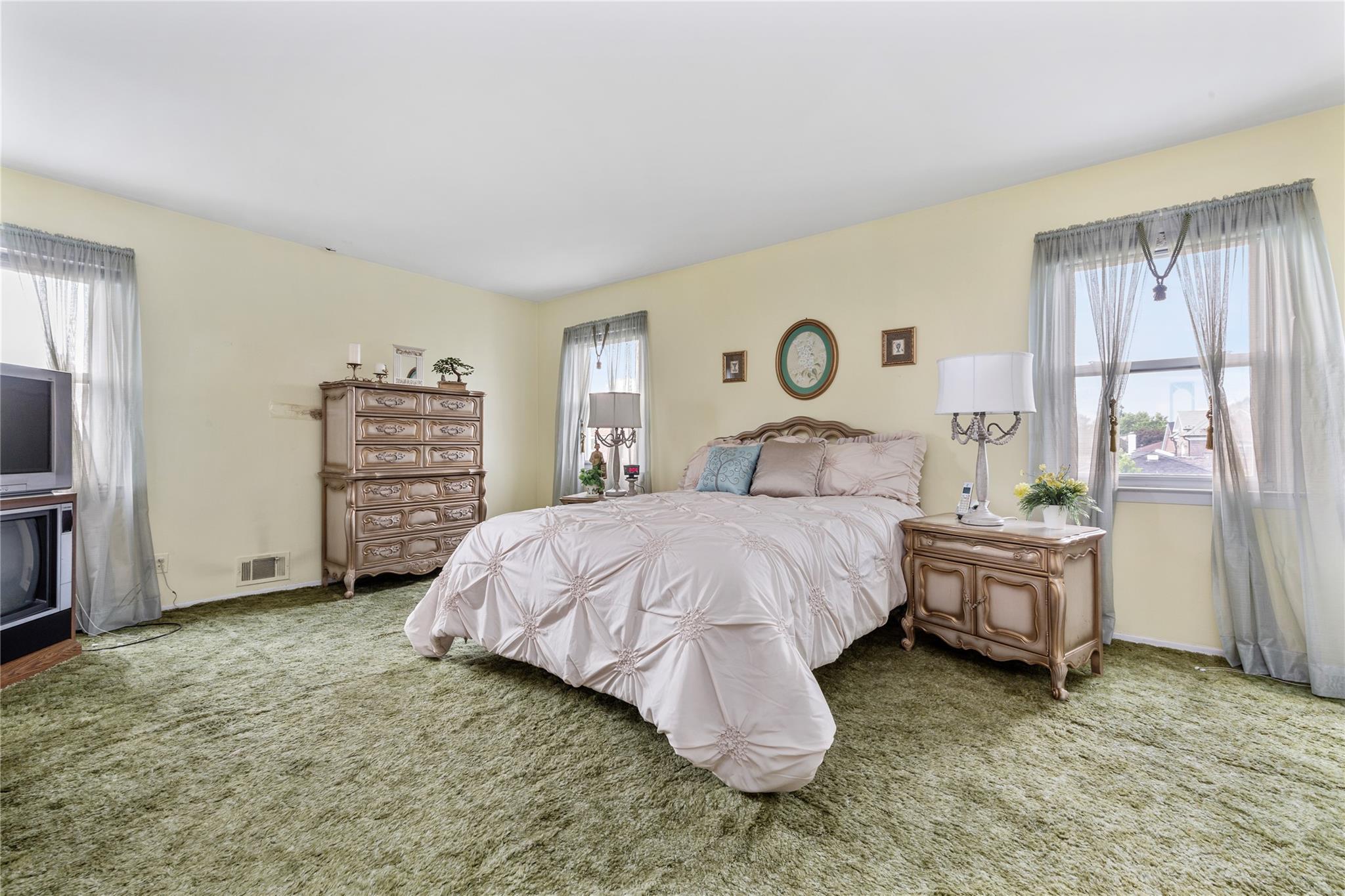 Single Family 11th  Queens, NY 11357, MLS-887538-18