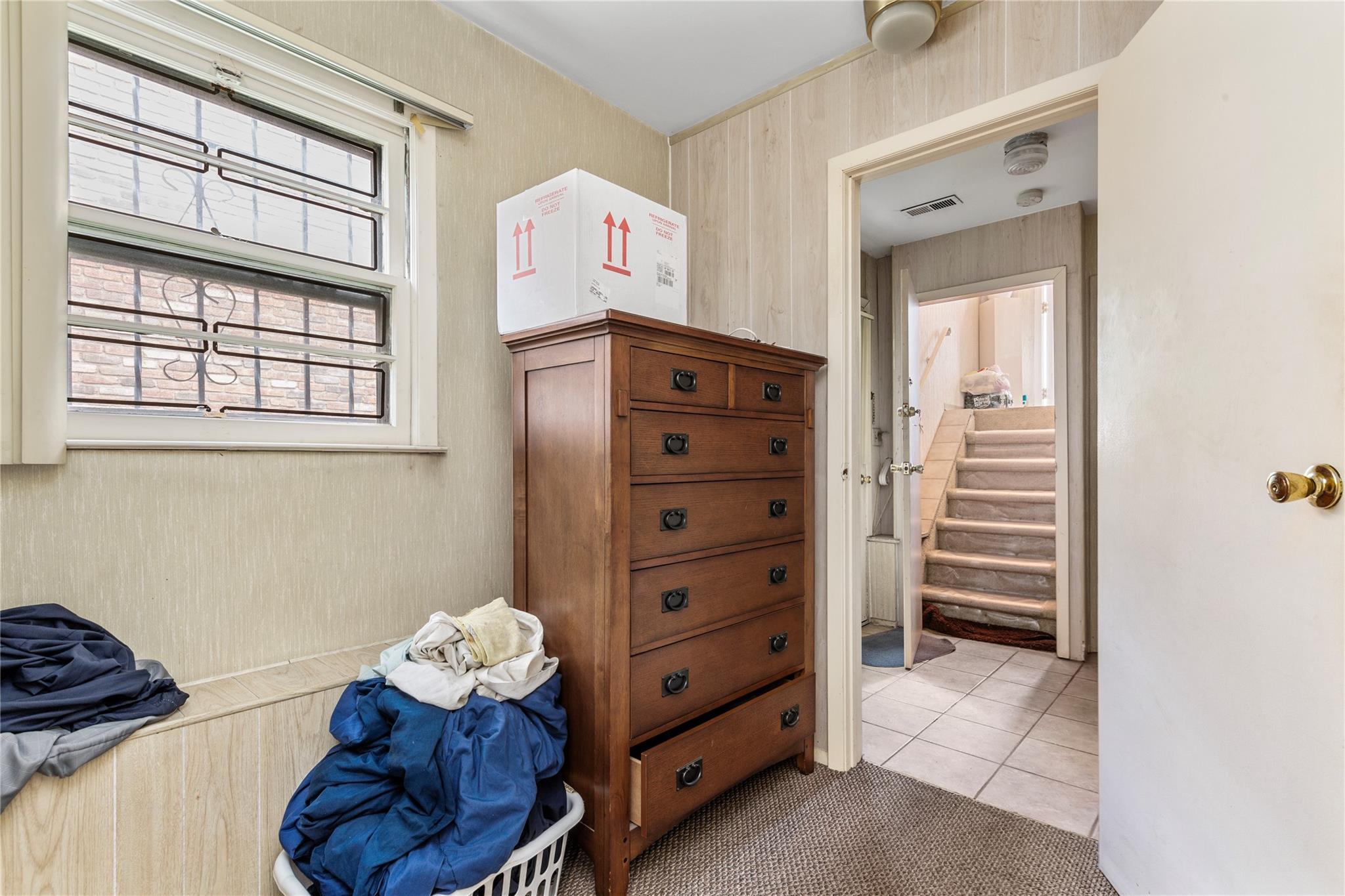 Single Family 11th  Queens, NY 11357, MLS-887538-25