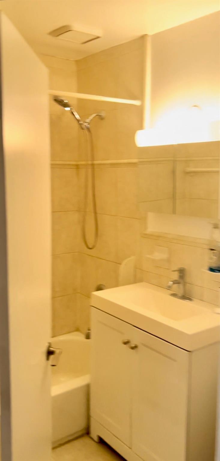 Single Family Gunther  Bronx, NY 10469, MLS-887570-9