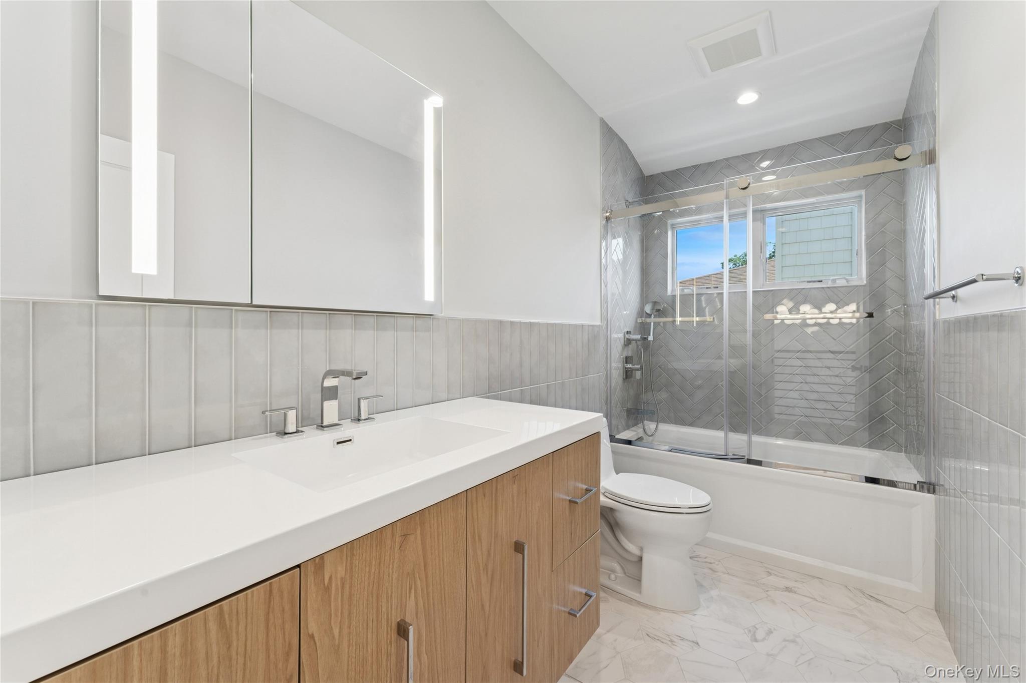 Single Family Flamingo Nassau County, NY 11509, MLS-887646-22