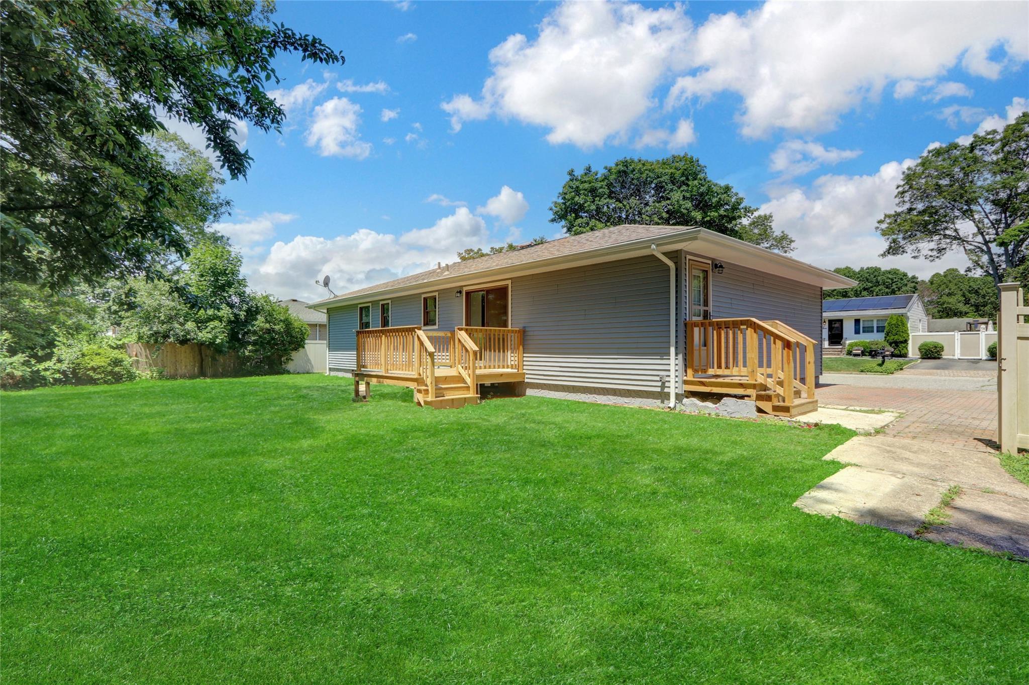 Single Family Dreamland  Suffolk County, NY 11950, MLS-887659-17