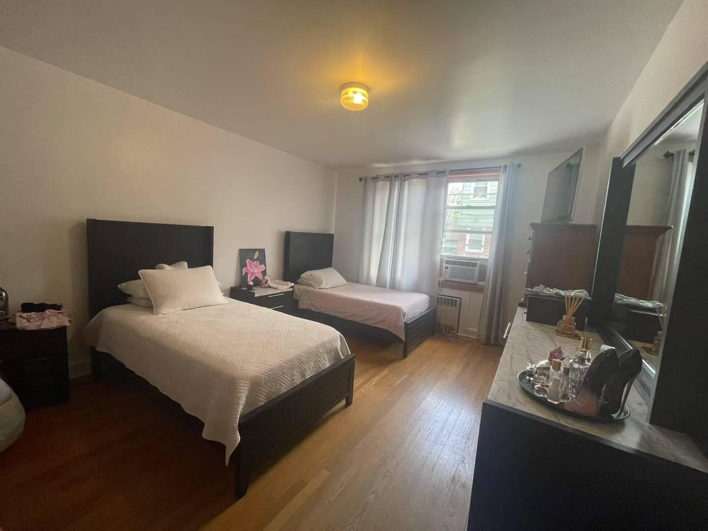 Single Family 150th  Queens, NY 11357, MLS-887664-2