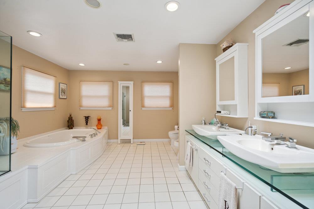 Condo Hunt  Nassau County, NY 11753, MLS-887667-24