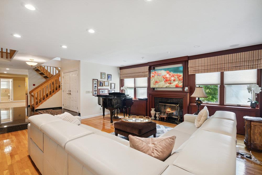 Condo Hunt  Nassau County, NY 11753, MLS-887667-6