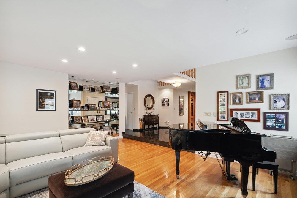 Condo Hunt  Nassau County, NY 11753, MLS-887667-8