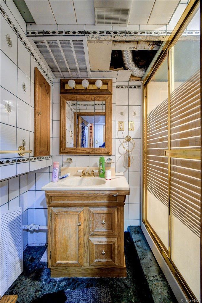 Single Family Couzines Sullivan County, NY 12788, MLS-887674-31