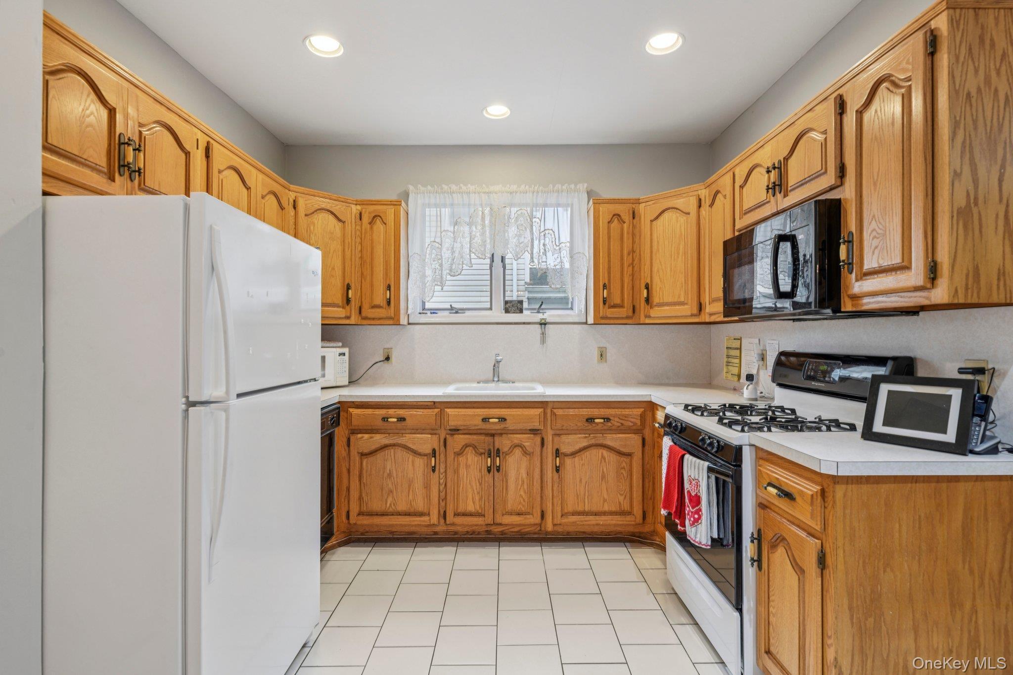 Single Family Village  Nassau County, NY 11570, MLS-887719-31