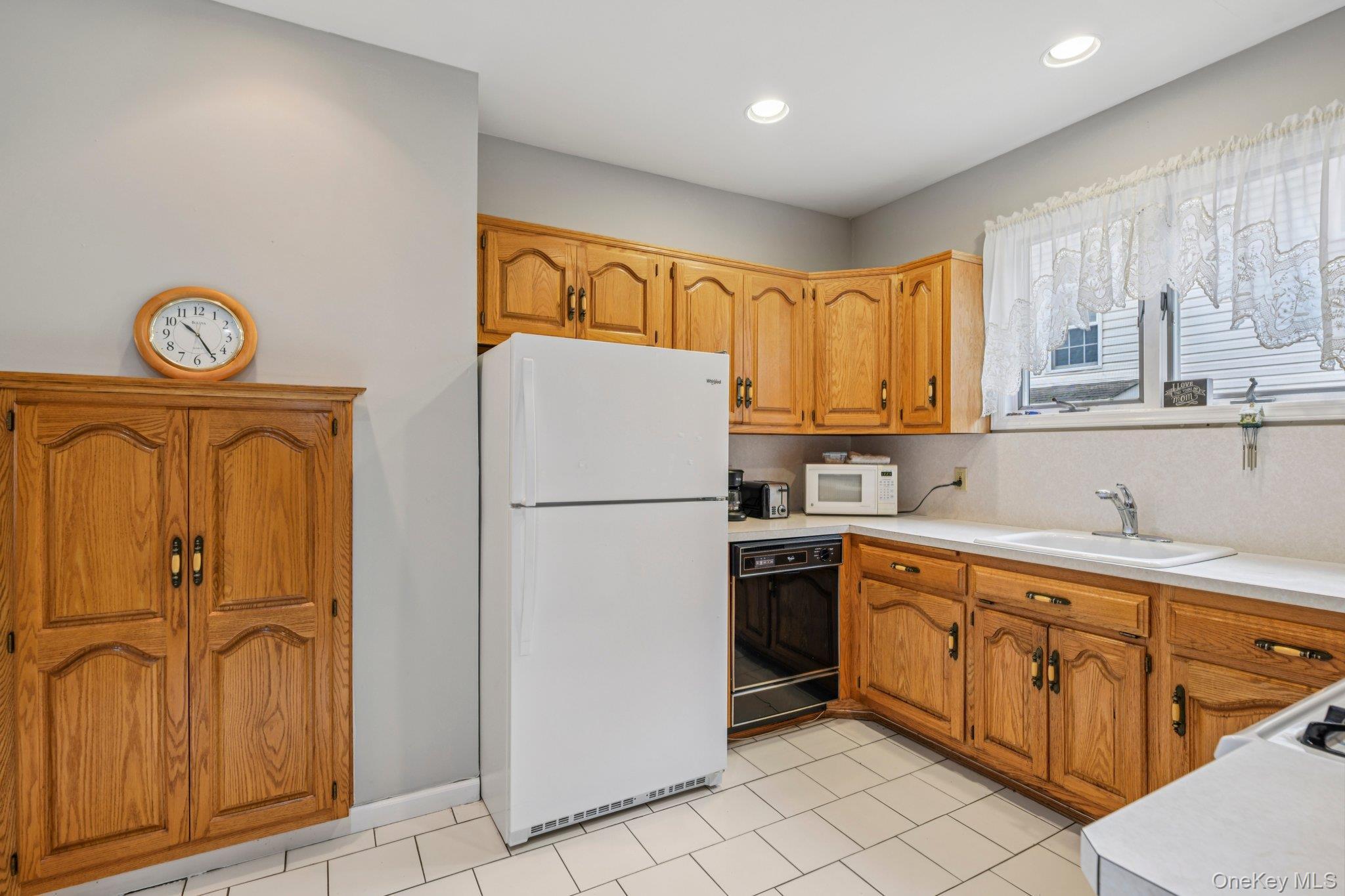 Single Family Village  Nassau County, NY 11570, MLS-887719-32