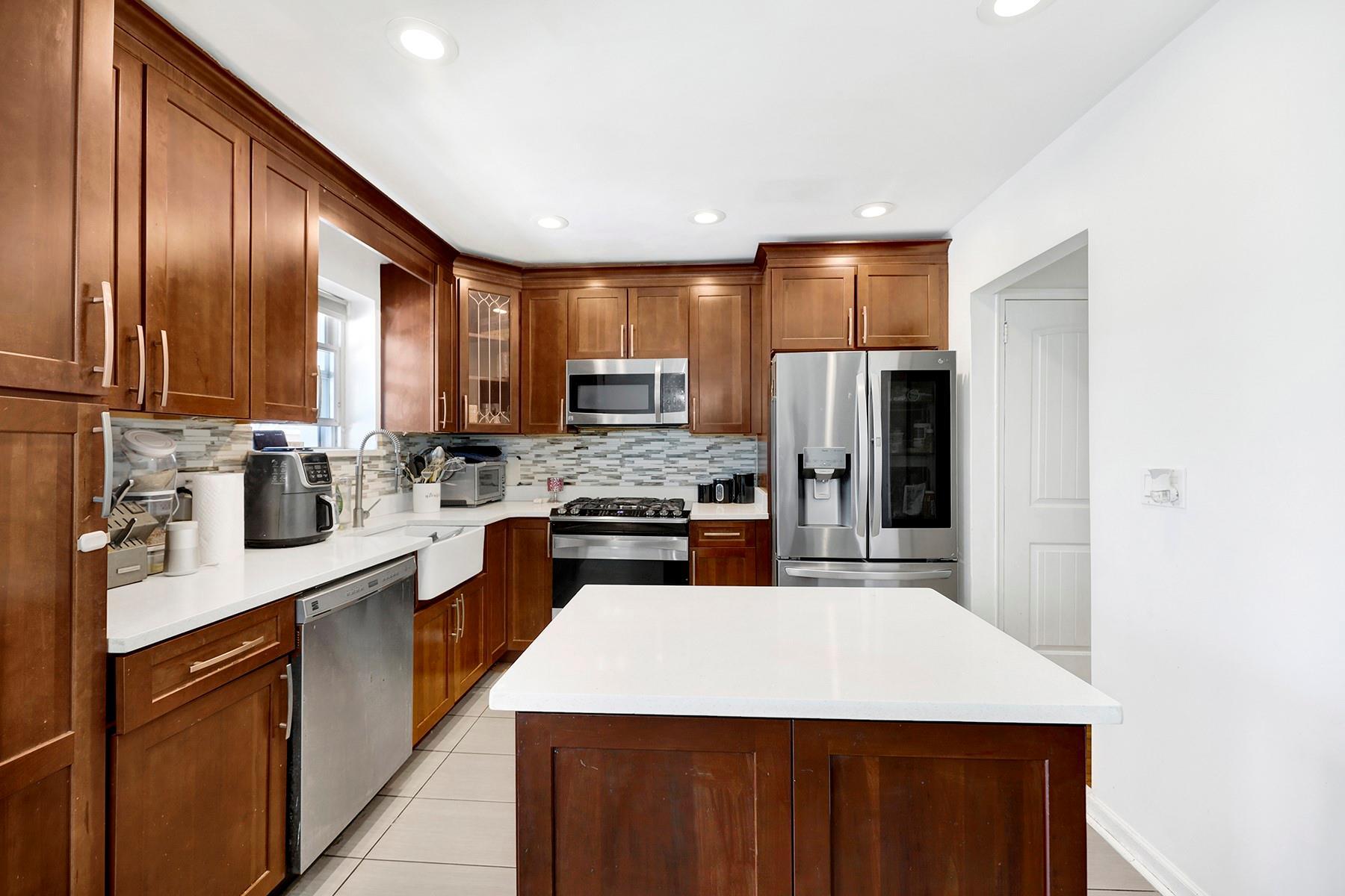 Single Family Balcom  Bronx, NY 10465, MLS-887734-2