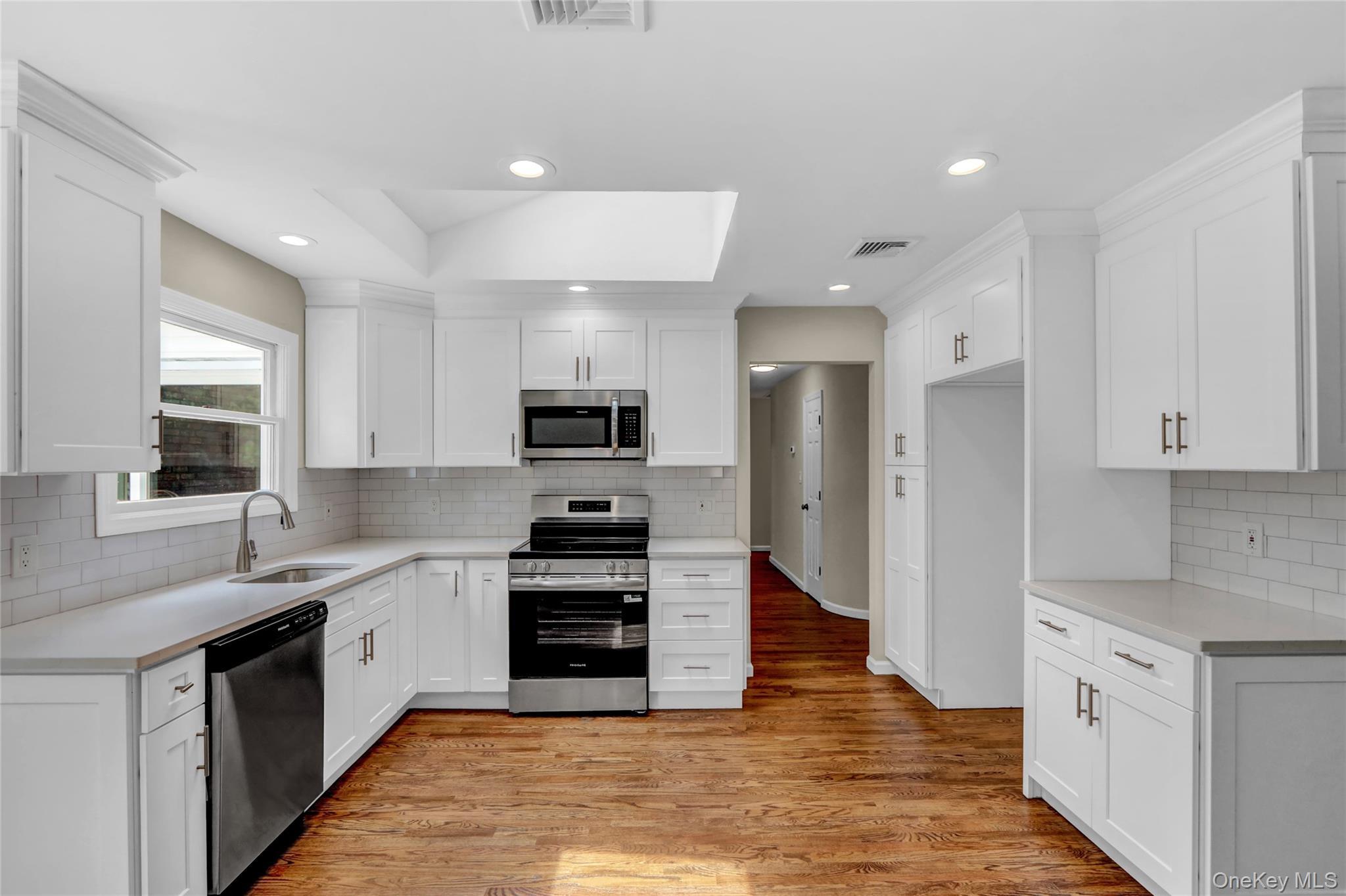 Single Family Wading River Hollow  Suffolk County, NY 11961, MLS-887772-8