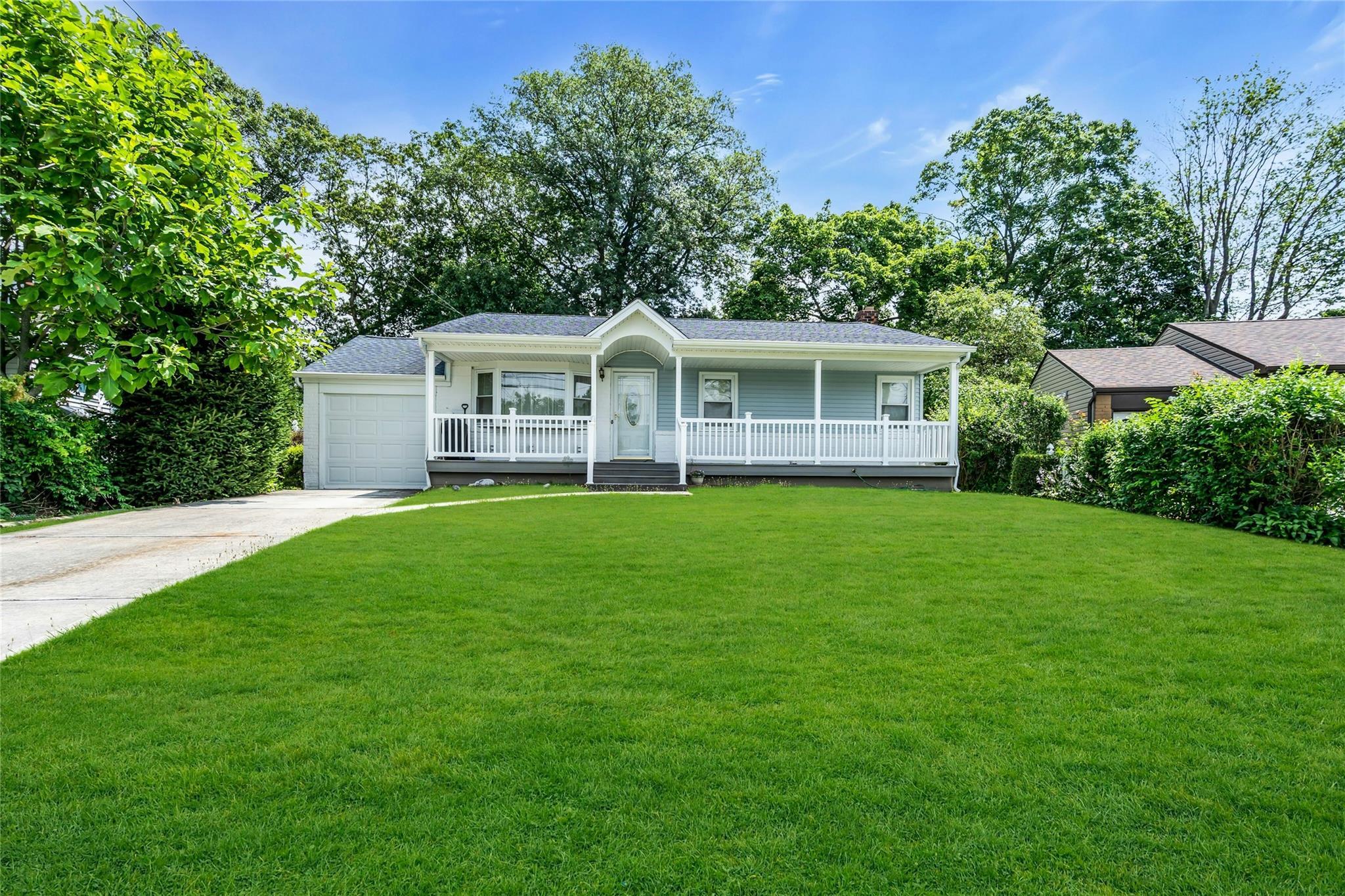 Single Family Robert  Suffolk County, NY 11743, MLS-887816-2