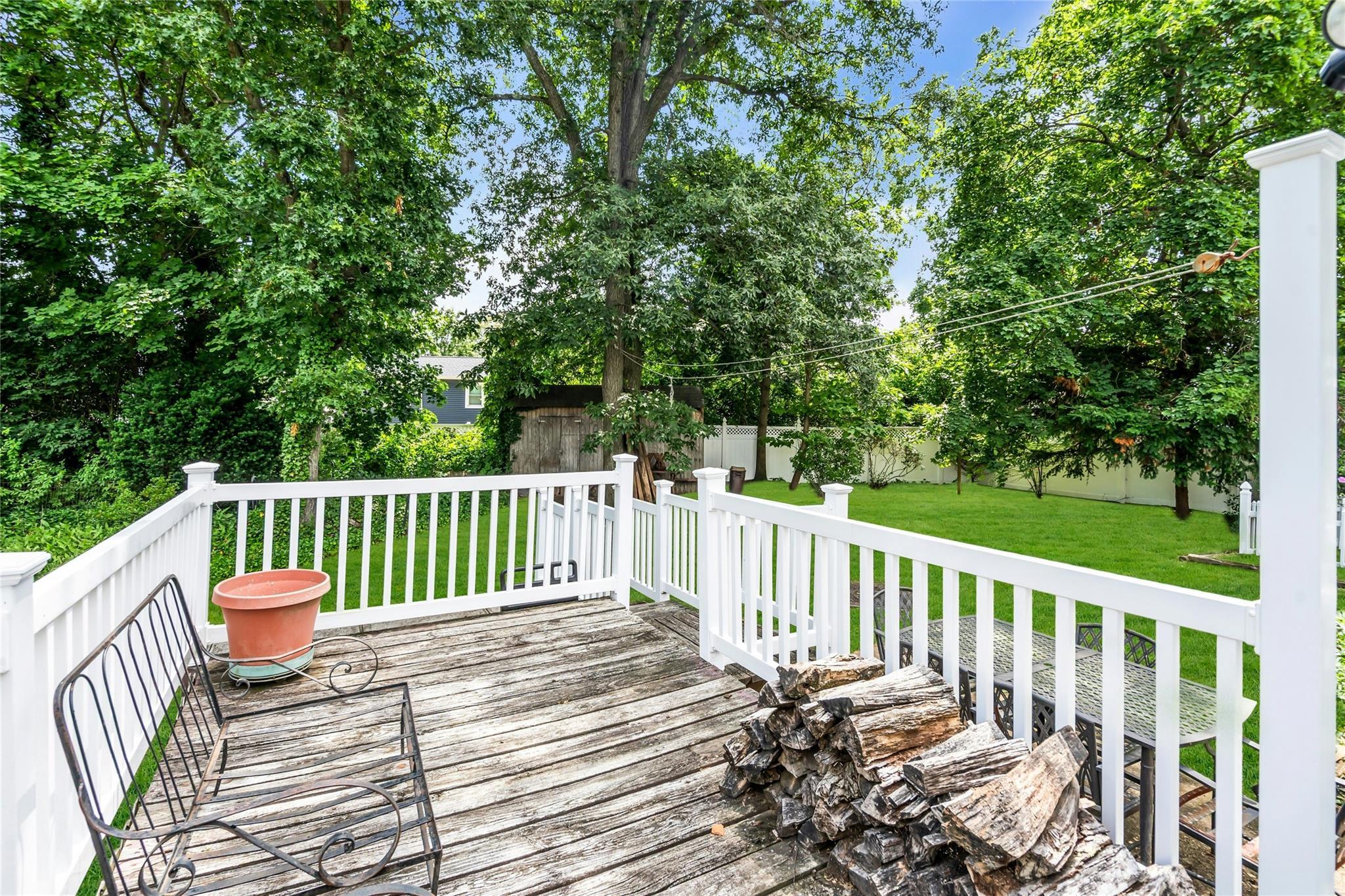 Single Family Robert  Suffolk County, NY 11743, MLS-887816-22