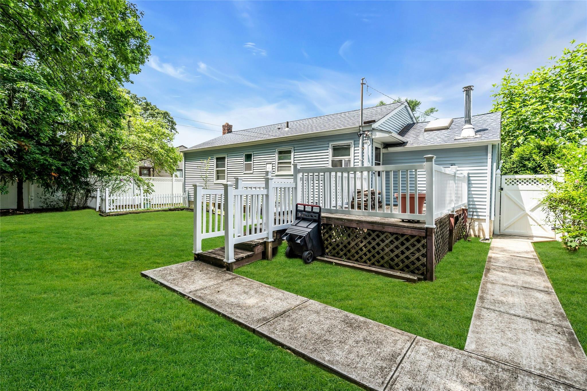 Single Family Robert  Suffolk County, NY 11743, MLS-887816-23